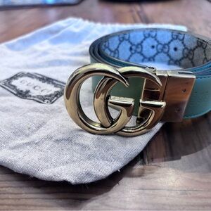 Gucci reversible belt - gold tone GG Buckle - Gucci print or light green